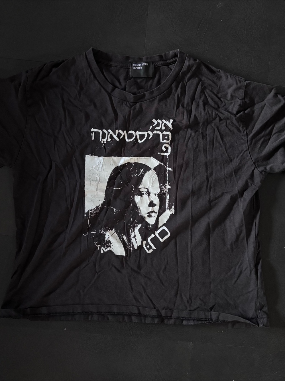 Erd Black Graphic Cropped Short-Sleeve Tee with Portrait Print